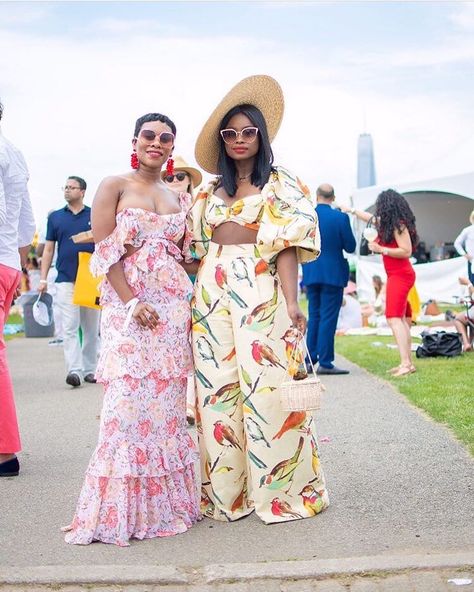 BLACKWOMENWHOSTYLE on Instagram: “The beautiful @shaq_will in @fenoel and the lovely @tiff_rolston in a floral ensemble at the @veuveclicquot ✨ Styling and profiling at its…” Floral Outfit Ideas Party, Floral Brunch Outfit, Kentucky Derby Fashion, Derby Attire, Veuve Clicquot Polo Classic, Derby Fashion, Polo Fashion, Derby Outfits, Tea Party Dress