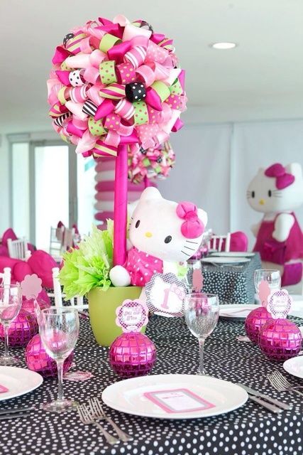 Incredible Hello Kitty girl birthday party table!  See more party ideas at CatchMyParty.com! Hello Kitty Girl, Birthday Party Table, Kitty Girl, Hello Kitty Photos, Anniversaire Diy, Hello Kitty Birthday Party, Hello Kitty Baby, Hello Kitty Themes, Cat Birthday Party