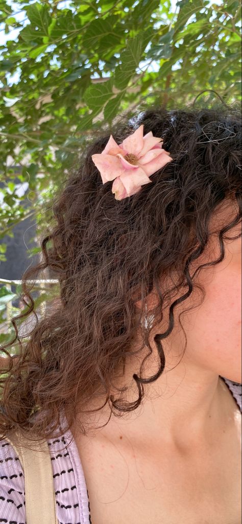 Curly Hair Aesthetic Pictures, Curly Hair Picture Ideas, Curly Hair Instagram Pictures, Curly Hair Poses Photo Ideas, Curly Hair Poses, Curly Hair Pictures, Curly Hair Care Routine, Flipagram Instagram, Curly Hair Photos