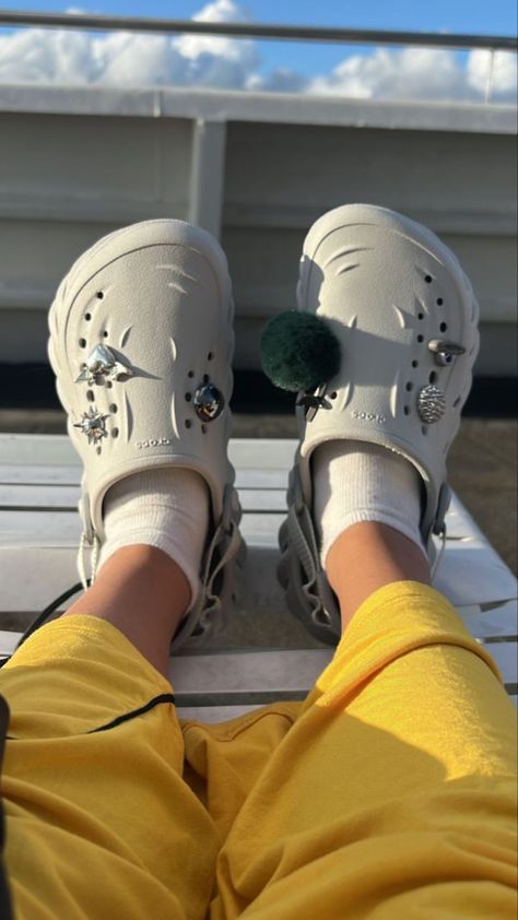 Crocs Ootd, Crocs Outfit Men, Loafers Men Outfit, Korean Street Fashion Men, Crocs Outfit, Crocs Fashion, Shoes Crocs, Sneaker Outfits Women, Expensive Shoes