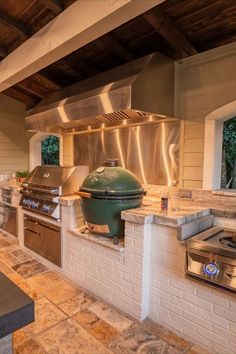 Outdoor Pizza Oven On Deck, Outdoor Covered Patio With Fireplace And Kitchen, Back Porch Ideas With Grill, Vintage Outdoor Kitchen, Covered Patio Kitchen Ideas Outdoor, Outdoor Covered Grill Area, Outdoor Kitchen Porch, Outdoor Grill Backsplash, Outdoor Kitchen Next To Pool