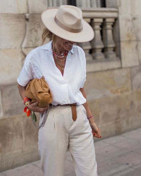 Beige Hat Outfit, Fedora Hat Outfit Summer, Sombrero Outfit, Outfit Sombrero, Summer Outfits With Hats, Hat Outfits Summer, Fedora Outfit, Hat Outfit Summer, Fedora Hat Outfits