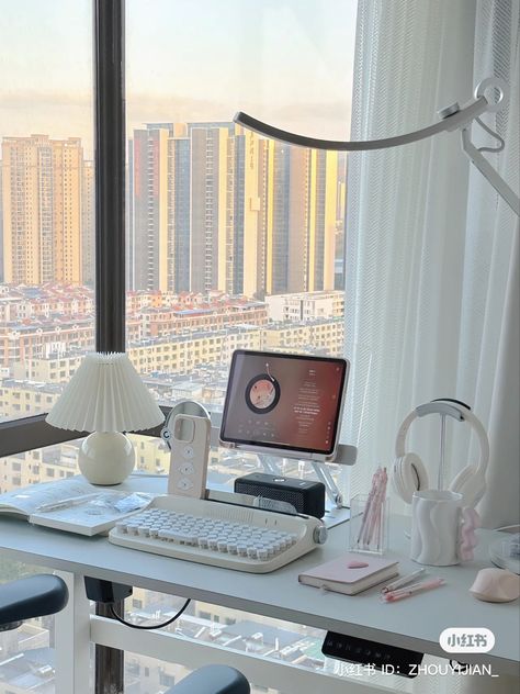 Penthouse Aesthetic, Asian Room, Luxury Townhouse, Room Organization Bedroom, Cozy Desk, Study Desk Decor, Aesthetic Desk, Aesthetic Room Ideas, Desk Inspo