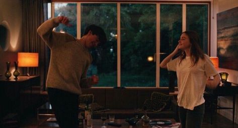 Dancing Scenes In Movies, Alyssa And James, James And Alyssa, Jessica Barden, All The Bright Places, World Dance, Film Inspiration, Film Stills, End Of The World