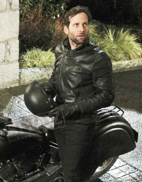 Actor Eion Bailey (Pinocchio / August Wayne Booth - Once Upon a Time) Comfort Crisis, Once Upon A Time Outfits, Once Upon A Time Characters, Ouat In Wonderland, Eion Bailey, Leo Fitz, Lyanna Stark, Time Video, Handsome Celebrities