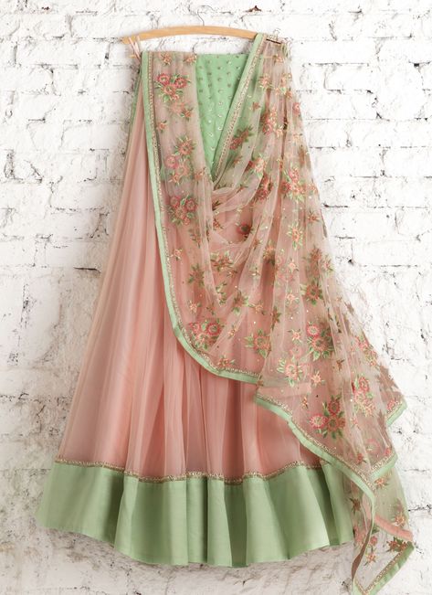 Lehenga Hanging, Mint Lehenga, Peach Colour Combinations, Orang India, Indian Skirt, Peach Colour, Ghagra Choli, Indian Couture, Lehenga Designs