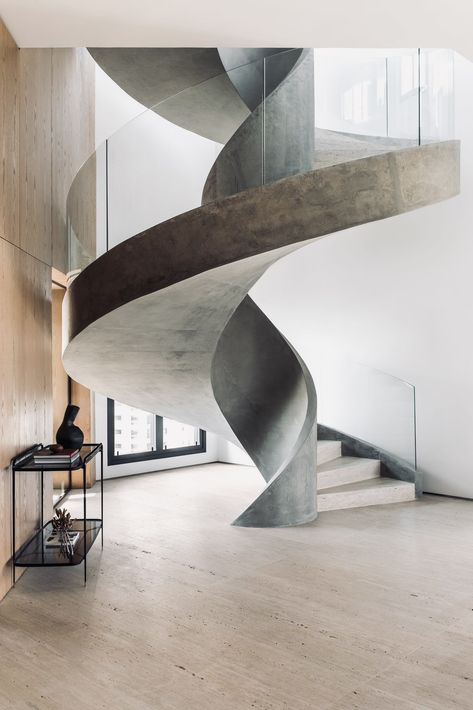 U Shaped Staircase, Elevated House, Timber Architecture, Luxury Beach House, Luxury Modern Homes, Stairs Design Modern, Stairway Design, Home Stairs Design, Spiral Stairs