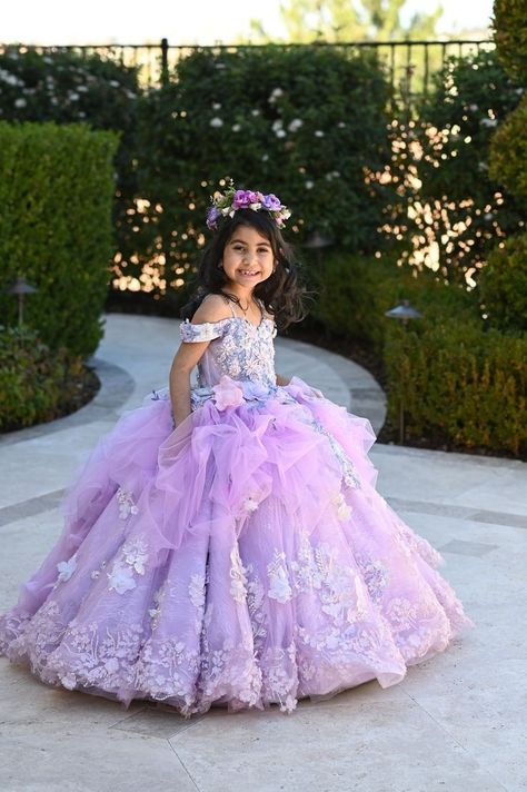 Rapunzel Dress For Kids, Gown Designs For Girls Kids, Cincoñera Ideas Dress, Purple Dresses For Kids, Purple Princess Dress Kids, Mini Quinceanera Dress For Kids, Kids Gown Princesses, Purple Dress For Kids, Birthday Gowns For Kids