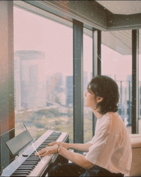 yoongi playing piano Suga Playing Guitar, Suga Playing Piano, Yoongi Playing Piano, Yoongi Playing Guitar, Yoongi Piano, Suga Piano, Bts Calendar, Piano Art, Playing Piano