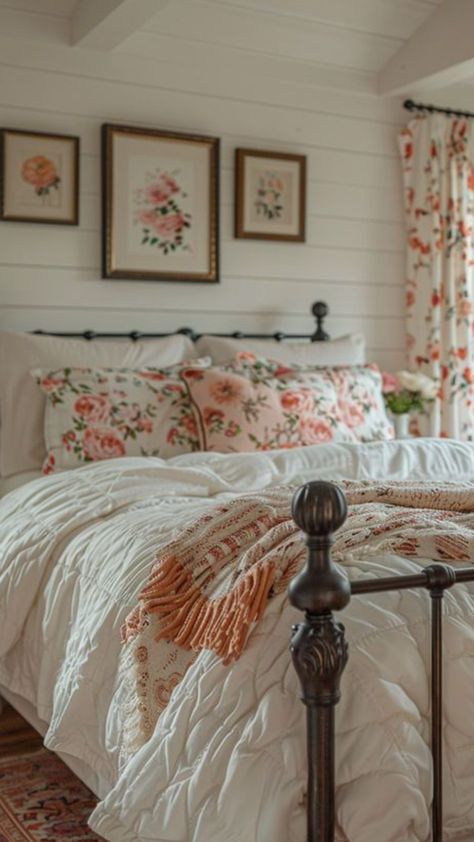 Cute Bedroom Ideas Floral, Room Inspo Aesthetic Colorful, Floral Country Bedroom, Colorful Cottage Core Bedroom, Bedroom Inspirations Floral, Master Bedrooms Decor Antique, Floral Farmhouse Decor, Grandma Style Bedroom, Vintage Style Bedroom Ideas