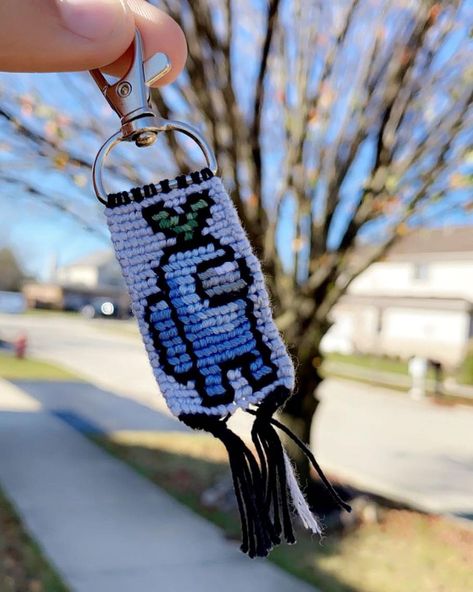 audrey✨ on Instagram: “i made this cute little among us keychain for a trade i did! i love it so much - fc: 441 pattern #56177 on @braceletbook - #bracelet…” Among Us Keychain, Bracelet Keychain, Among Us, I Love It, Love It, Macrame, I Love, Bracelet, Pattern