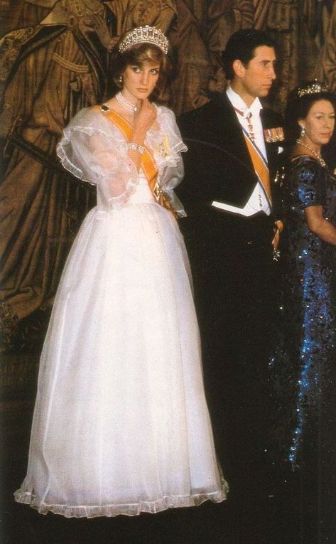 Princess Diana Revenge Dress, Diana Wedding Dress, Princess Diana Dresses, Princess Diana Wedding, Prince Charles And Diana, Diana Wedding, Princess Diana Fashion, Princess Diana Family, Princess Diana Photos