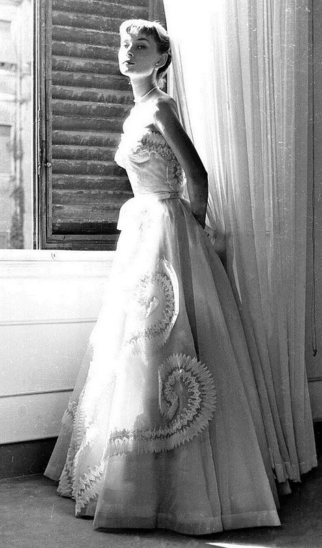 Audrey Hepburn 1953 Fashion, Audrey Hepburn Photos, Audrey Hepburn Style, Hepburn Style, My Fair Lady, Fair Lady, Victoria Justice, Elizabeth Taylor, Vintage Vogue