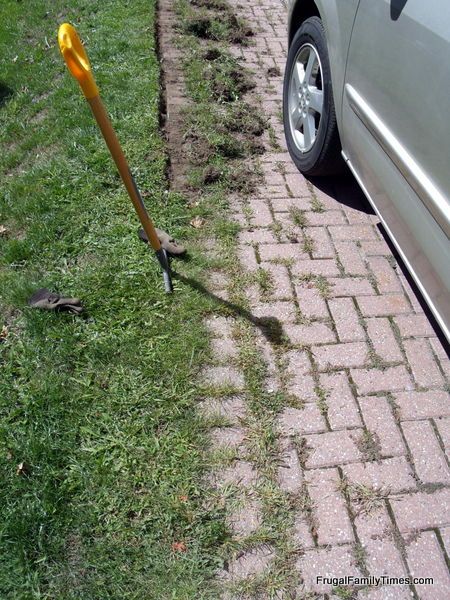 Asphalt Driveway Edging Ideas, Driveway Border, Bord Design, Driveway Edging, Edging Tools, Polymeric Sand, Brick Sidewalk, Brick Border, Diy Driveway