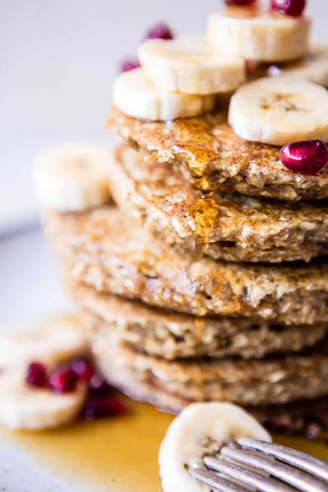 Healthy Chai Banana Pancakes | halfbakedharvest.com @hbharvest Chai Spice Recipe, Pancakes Dessert, Healthy Pancake, Winter Breakfast, Banana Pancakes Recipe, Chai Recipe, Banana Protein, Dessert Simple, Simple Dessert