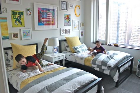 16 Functional Shared Kids Room Ideas For Two Children Shared Boys Rooms, Boys Shared Bedroom, Kids Shared Bedroom, Shared Kids Room, Boys Room Design, Shared Bedroom, Twin Beds, التصميم الخارجي للمنزل, Shared Room