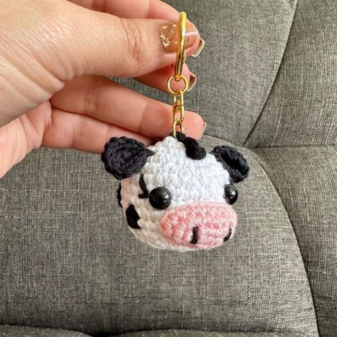 Crochet Animal Heads Free Pattern, Halloween Crochet Patterns Free, Cow Amigurumi Free Pattern, Crochet Animal Head, Crochet Keyring Free Pattern, Cow Keychain, Crocheted Cow Pattern, Cow Craft, Keychain Pattern