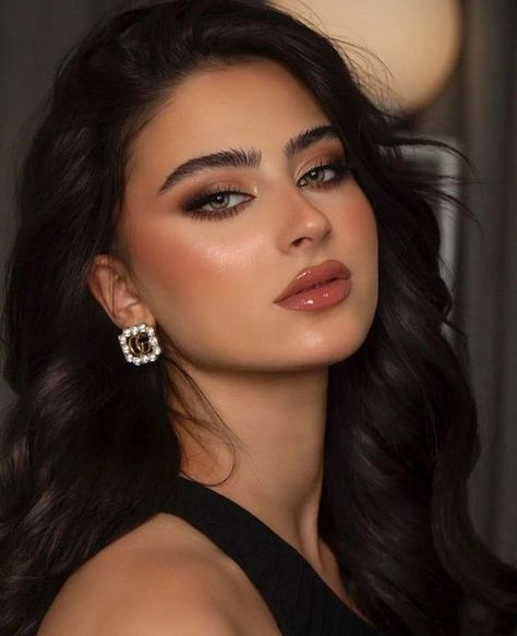 Party Makeup Looks With Black Dress, Arabic Makeup Natural, Bridesmaids Makeup, Sultry Makeup, Maquillage On Fleek, Smokey Eye Easy, Mekap Mata, Party Makeup Looks, Classy Makeup