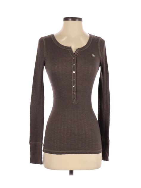 Shirt Sweater Outfit, Henley Shirt Women, Twilight Outfits, Y2k Shirts, Brown Long Sleeve Shirt, Women's Henley, Henley Shirt, Swaggy Outfits, Henley Top