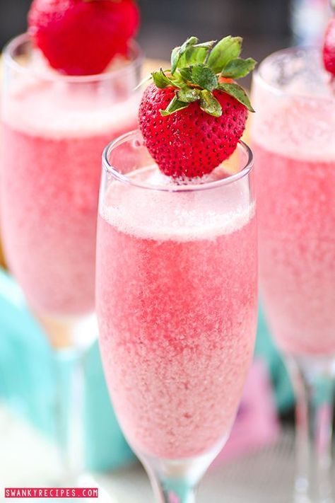 Strawberry Mimosa, Easter Cocktails, Recipes Easter, Dessert Shots, Sparkling Champagne, Brunch Drinks, Spring Cocktails, Strawberry Cream, Jello Shots