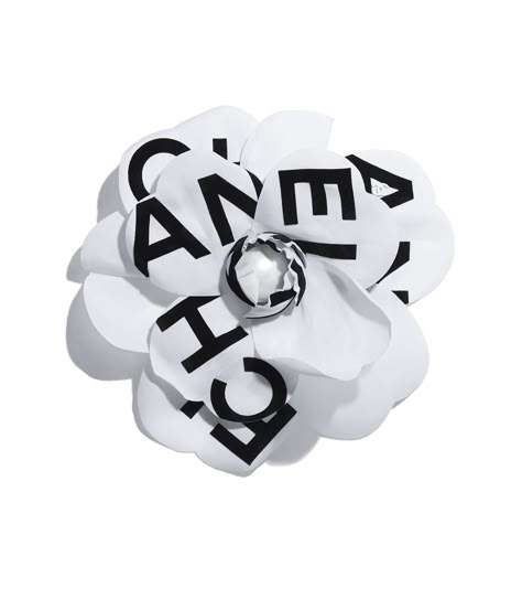 Chanel Logo Aesthetic, Coco Chanel Designs, Camelia Chanel, Chanel Brooch, Chanel Camellia, Mode Chanel, 17 December, Chanel Store, Chanel Official