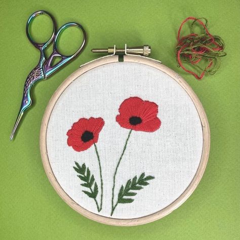 Poppy Flower Embroidery, Taylor Embroidery, Poppy Embroidery, Poppy Craft, Mini Project, Needlework Patterns, Gift Diy, Red Poppy, Craft Lovers