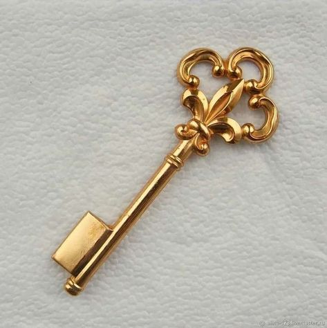 key Golden Key Aesthetic, Key Aesthetic, Ancient Key, Paris 1900, Golden Key, Object Drawing, Gold Key, Antique Keys, Gold Aesthetic