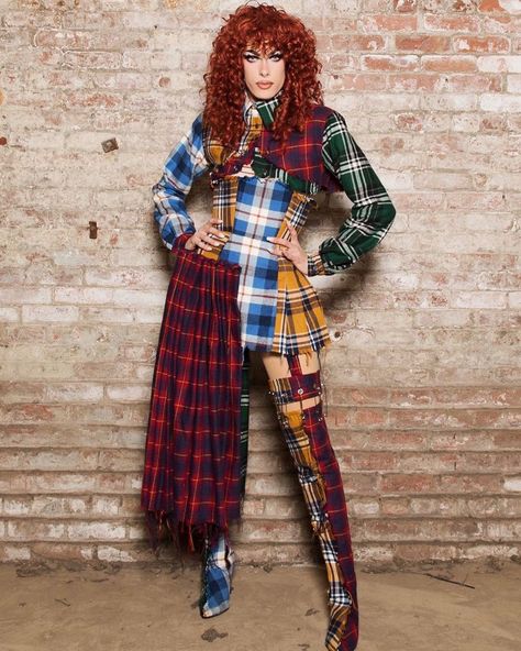 32.1 mil curtidas, 547 comentários - Gigi Goode (@thegigigoode) no Instagram: “*insert bagpipe emoji*  Here’s a closer look at my @rupaulsdragrace season 12 Ruveal look designed…” Drag Dresses, Gigi Goode, Drag Queen Outfits, Highland Games, May 1st, Flannel Dress, Season 12, Stage Costume, Race Queen