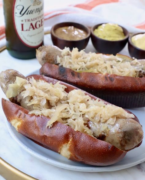 Bratwurst Recipe, German Bratwurst, Grilled Bratwurst, Grilled Brats, Bratwurst Recipes, Beer Brats, Gluten Free Vegetarian Recipes, Grilled Potatoes, Oktoberfest Party