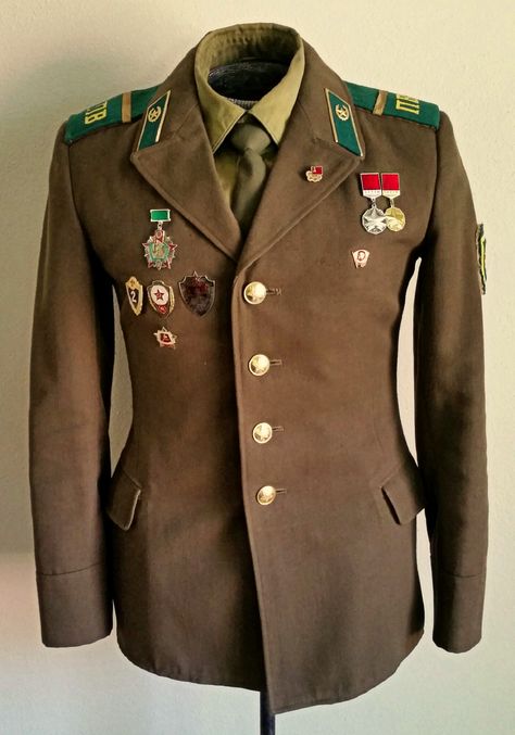 Soviet Obr1969/73 Dress Tunic, KGB-PV. Originally introduced during the 1950's as a uniform for Officers, the Obr1969 Dress Uniform was made standard for NCO's and Enlisted Men in 1969. The model was then amended in 1973 during which the ciphers for the wearer's Branch of Service were added to the shoulder boards. This tunic is outfitted for KGB-PV. Kgb Uniform, Soviet Uniform, Border Guard, Soviet Army, Military Uniforms, Russian Federation, Army Uniform, Victorian Clothing, Army Soldier