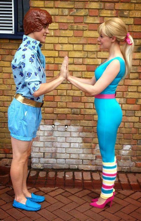 Barbie And Ken Costume Couple, Toy Story Barbie, Ken Costume, Barbie And Ken Costume, Barbie And Ken Dolls, Meme Costume, Toy Story Halloween, Halloween Costumes Diy Couples, Barbie Halloween Costume