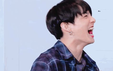 Jungkook Laughing Gif, Jungkook Laughing, Jungkook Bunny, Laughing Gif, Gif Jungkook, Bts Reactions, Pretty Angel, Pretty Smile, Bts Dancing