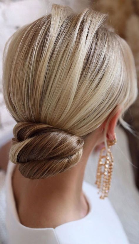 Clean Low Bun, Wedding Hair Dos, Wedding Updo Hairstyles, Hair Sleek, Donut Bun, Hairdo Wedding, Elegant Wedding Hair, Updos For Medium Length Hair, Low Bun