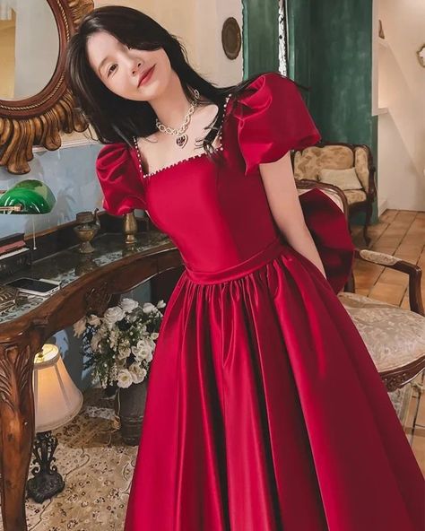 Wine red mid length and full length dress 😍 Available at wholesale prices 💕 #WomenWear #trendingfashions #winereddress #MidLengthDress #wholemart99 Chinese Engagement Dress, Simple Evening Dress, Beaded Bow, Engagement Dresses, Solid Color Dress, Mid Length Skirts, Color Dress, Long Sleeve Bodycon Dress, Wedding Dress Styles