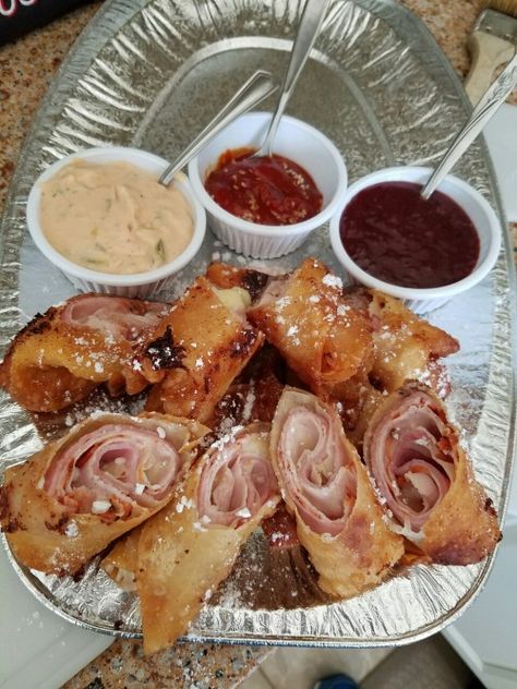 Eggroll Ideas, Star Appetizers, Eggroll Wrapper Recipes, Wrapper Recipes, Wonton Recipes, Egg Roll Recipes, Monte Cristo, American Cheese, Peanut Oil