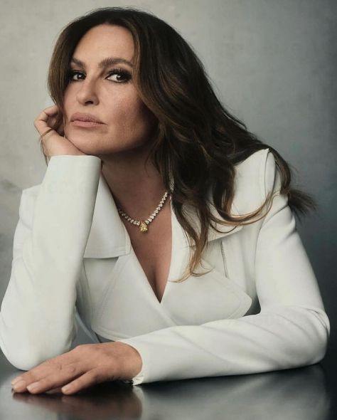 Vogue Greece @therealmariskahargitay English version. @voguegreece #hargitay #hargitayhermann #hargihair #hargitaysmile ##mariskahargitaybeautiful #beauty #gorgeous #mariskahargitayedit #mariskahermann #benson #oliviabenson #livbenson #captainbenson Chris Meloni, Olivia Benson, Special Victims Unit, Law And Order Svu, Mariska Hargitay, Meryl Streep, Law And Order, Birthday Photoshoot, Perfect Woman