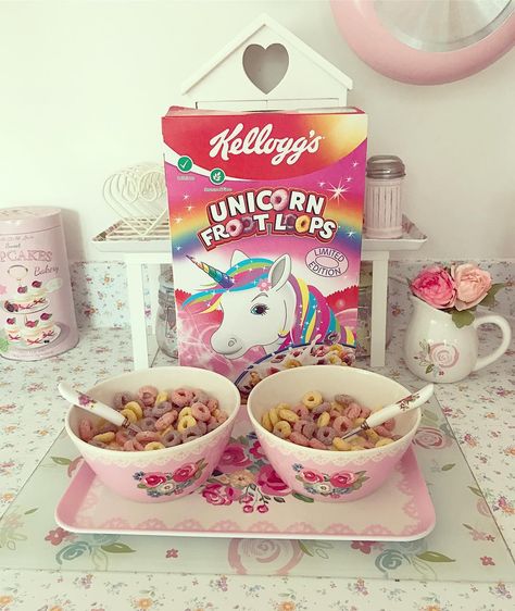 Nothing mythical about it. Barbie Breakfast, Cereal Aesthetic, Holiday Crafts Easter, Frozen Toys, Unicorn Themed Birthday Party, Cereal Killer, Unicorn And Glitter, Cereal Recipes, Easter Holidays