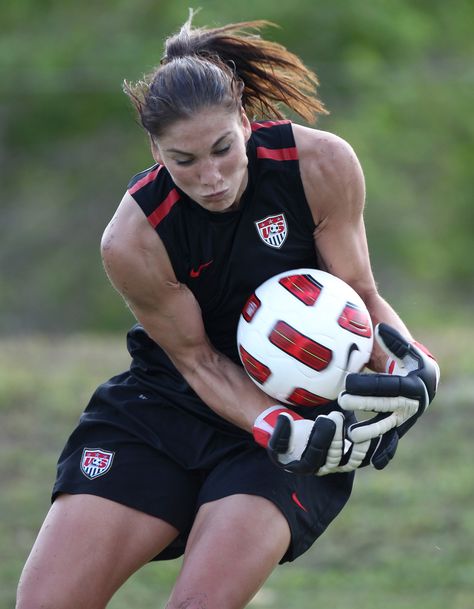 Uswnt Soccer, Hope Solo, Soccer Goalie, Women's Soccer Team, Female Soccer Players, Alex Morgan, Usa Soccer Women, Soccer Life, Usa Soccer