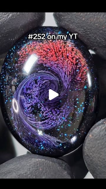 Resin Art Videos, Galaxy Resin Art, Resin Art Ideas, Uv Resin Crafts, Resin Art Tutorial, Resin Galaxy, Resin Pendant Tutorial, A Sky Full Of Stars, Amazing Resin