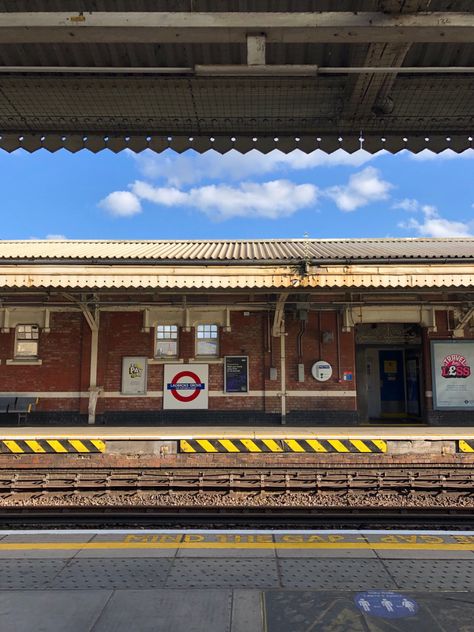 Train Platform Aesthetic, Travel Aesthetic Vintage, Busy Train Station, Platforms Aesthetic, Aesthetic Vintage Retro, Writing Reference, Train Platform, Art People, Ap Art