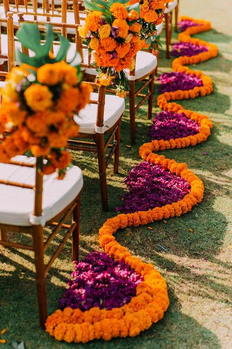 This colorful Bali wedding is fusion of different cultures from Yaya and George's families. Vibrant pops of orange and fuscia decorated the day, but it's the meaning behind each detail, and the traditions they incorporated that make this one special. #Bali #destinationweddings #multicultural Indian Marigold, Marigold Flower Garland, Marigold Wedding, Color Home Decor, Den Mrtvých, Best Wedding Colors, Mehndi Decor, Vine Wedding, Wedding Party Decor