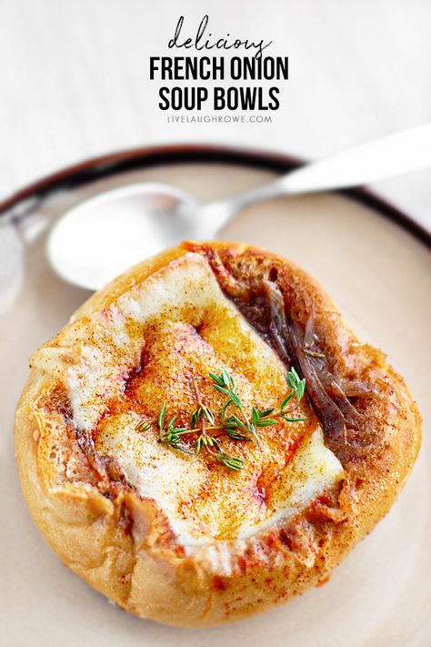 Soup With Bread, Bread Bowl Soup, Onion Soup Bowls, Best French Onion Soup, French Onion Soup Bowls, Bread Bowl Recipe, French Soup, Pinterest Food, Onion Bread