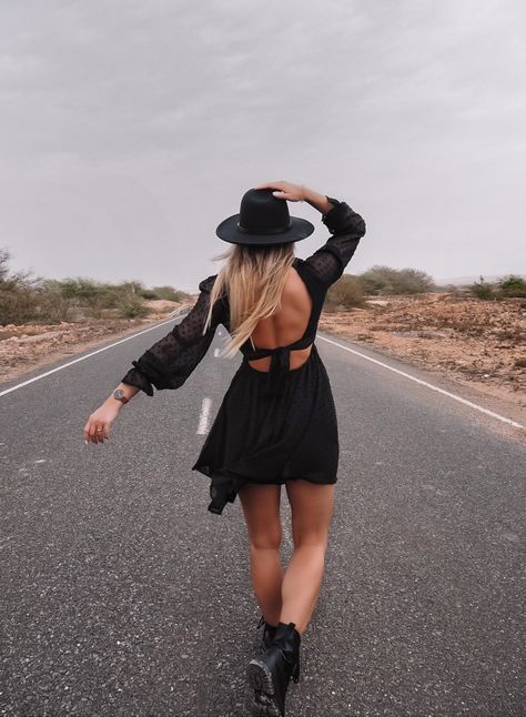 Fedora Hat Festival Outfit, Fedora Photoshoot, Fedora Hat And Dress Outfit, Black Fedora Hat Outfit Summer, Fedora Hat Hairstyles, Fedora Hat Outfit Summer, Black Fedora Hat Outfit, Brim Hat Outfit, Hat Outfits Summer