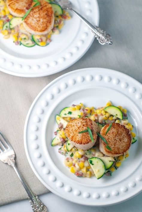 Seared scallops with corn and tarragon Scallops With Corn, How To Cook Scallops, Whiskey Recipes, Seared Scallops, Creamy Corn, Surf And Turf, Shellfish Recipes, Easy Seafood Recipes, Scallops Seared