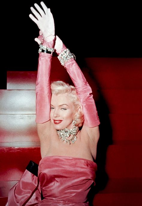 How Marilyn Monroe Became One of Hollywood’s Most Iconic Beauties of All Time | W Magazine Satine Moulin Rouge, Marilyn Monroe Birthday, Audrey Horne, Gentlemen Prefer Blondes, Marilyn Monroe Photos, Blonde Pixie Cuts, Norma Jean, Norma Jeane, Brunette To Blonde