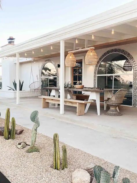 ⋒ Seven Arches: Joshua Tree ⋒ - Houses for Rent in Yucca Valley, California, United States Cowboy Tub, Joshua Tree Airbnb, Joshua Tree House, Outdoor Fridge, Modern Desert, Yucca Valley, Outdoor Dining Spaces, Spanish Style Home, Desert Homes