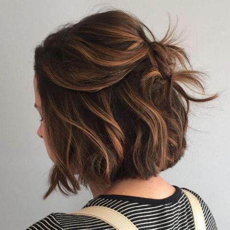 Half-Up Bob with Caramel Highlights Brown Balayage Bob, Cute Medium Length Hairstyles, Chocolate Brown Hair Color, Brunette Balayage, Chocolate Brown Hair, Brown Balayage, Trendy Hair Color, Short Hair Color, Penteado Cabelo Curto