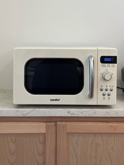 A Charming Addition to Our Butler Pantry! Our home is a haven of classic charm and timeless elegance, and every corner reflects our love for vintage aesthetics. Today, I'm thrilled to introduce you to the latest darling in our collection: our cutie vintage-style microwave in the dreamiest cream color. I chose cream color because I'm all about the warmth and sophistication it brings to our butler pantry. Cream is the epitome of vintage charm, and it blends seamlessly with the rustic charm of Microwave Aesthetic, Aesthetic Microwave, Cream Microwave, Vintage Microwave, Cottagecore Kitchen, Bungalow Renovation, Small Microwave, Microwave In Kitchen, Vintage Aesthetics