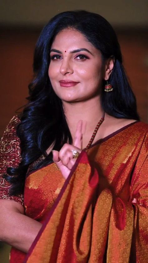 Asha Sharath, Asha Sarath, Classy Men, Beautiful Women Over 40, Indian Actress Hot Pics, Hot Pics, Indian Beauty Saree, Actress Photos, Art Galleries