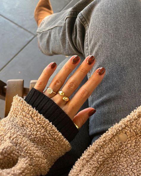 Laci Sundays | Nail Inspo & Tutorials (@lacisundays) • Instagram photos and videos Summer Fall Transition Nails, Transition Nails Summer To Fall, Transition To Fall Nails, Minimal Fall Nails, Summer To Fall Transition Nails, Fall Transition Nails, Transition Nails, Tortoise Nails, Nails Fall Nails